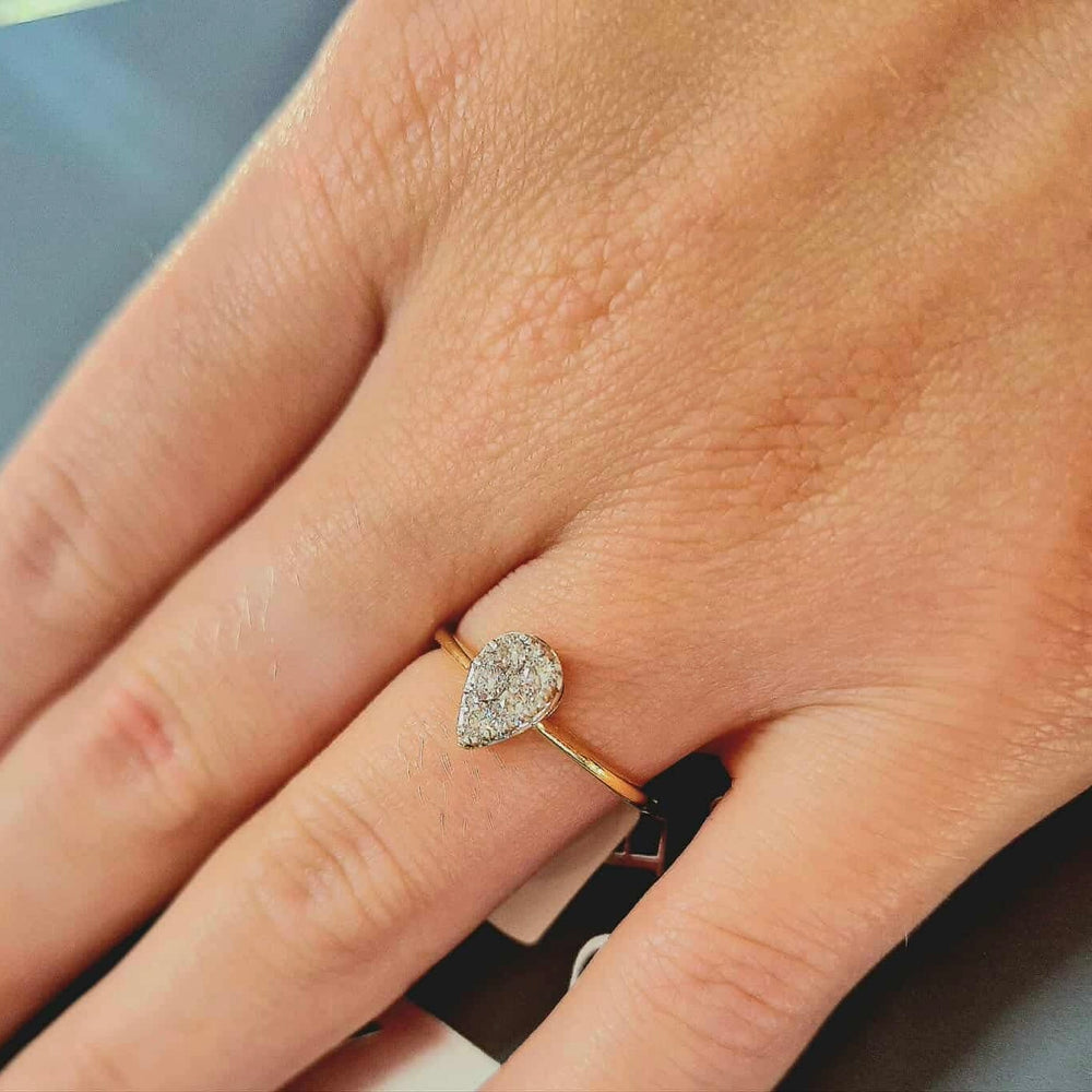 18ct Yellow Gold Diamond Pear Shaped Ring