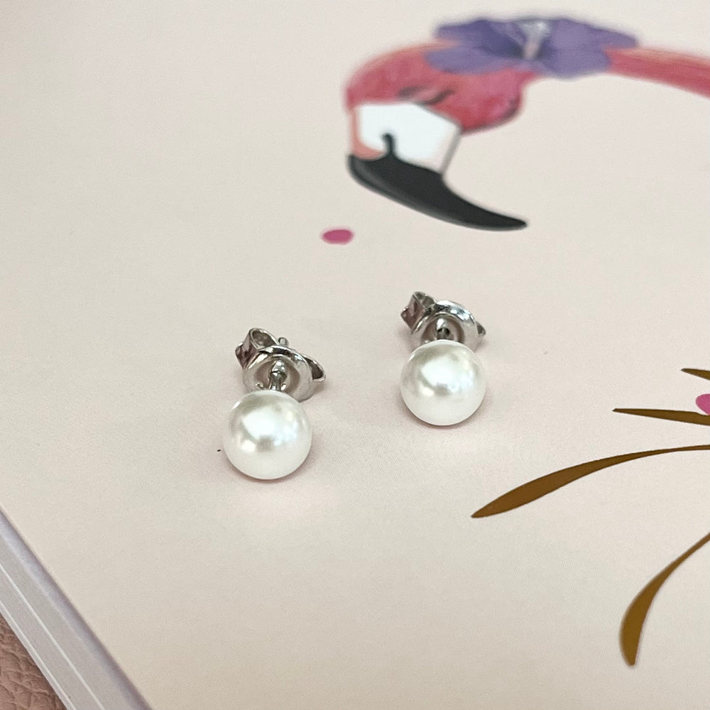 
            
                Load image into Gallery viewer, Gisser | Pearl Stud Earrings
            
        