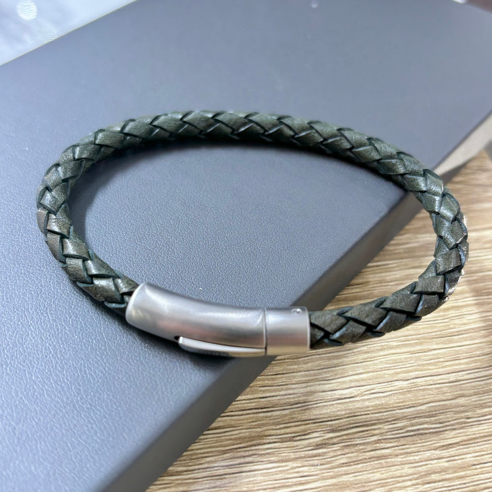 Unique & Co | Dark Green Leather Bracelet with Matte Polish Steel Clasp