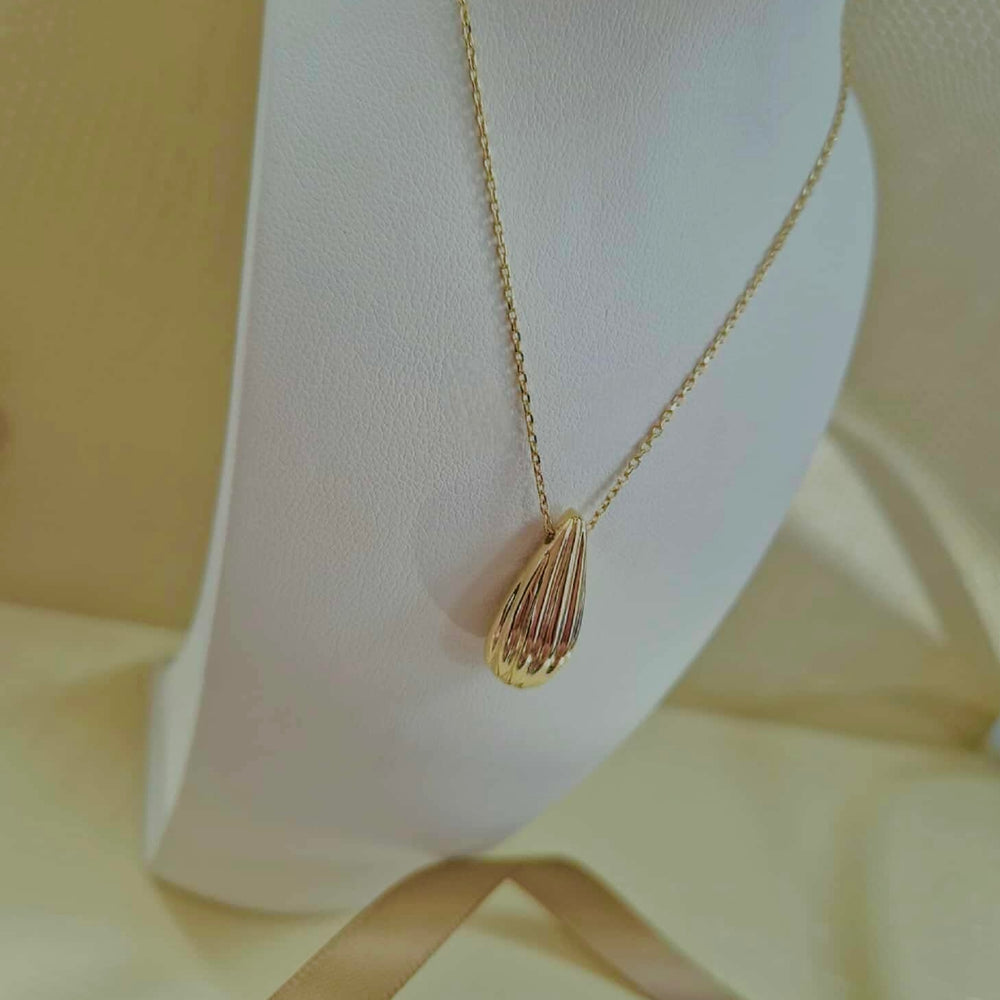 9ct Yellow Gold Ridged Teardrop Necklace
