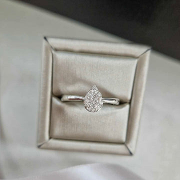 18ct White Gold Pear Shaped Diamond Ring
