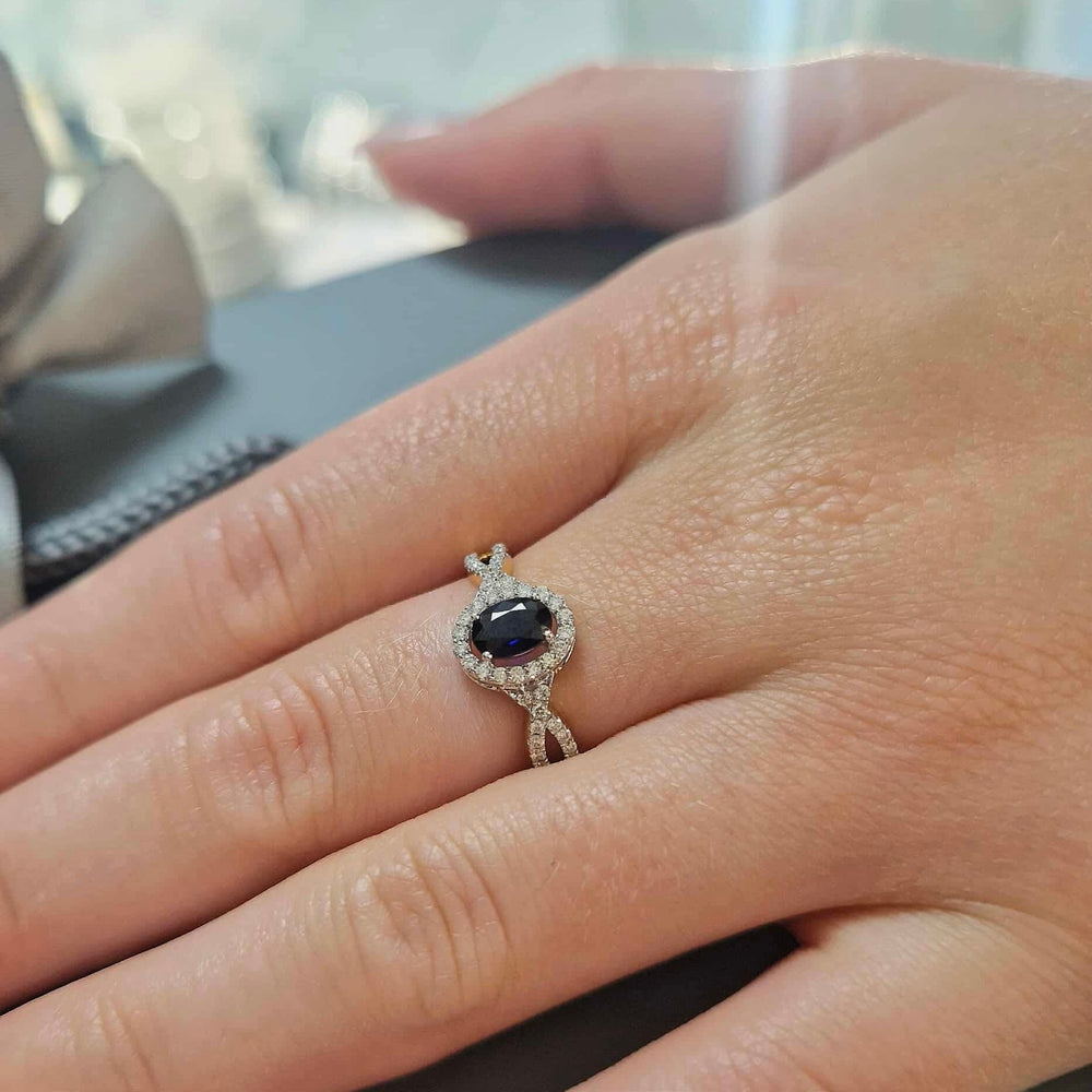 18ct Yellow Gold Oval Sapphire & Diamond Ring