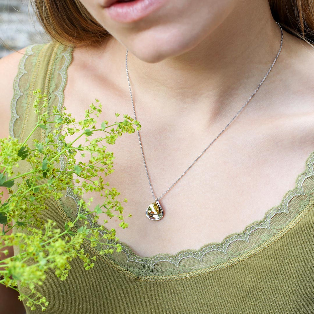 
            
                Load image into Gallery viewer, Kit Heath | Enchanted Petal Golden Necklace
            
        