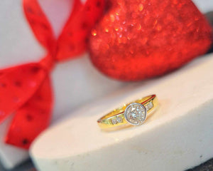 18ct Yellow Gold Diamond Engagement Ring