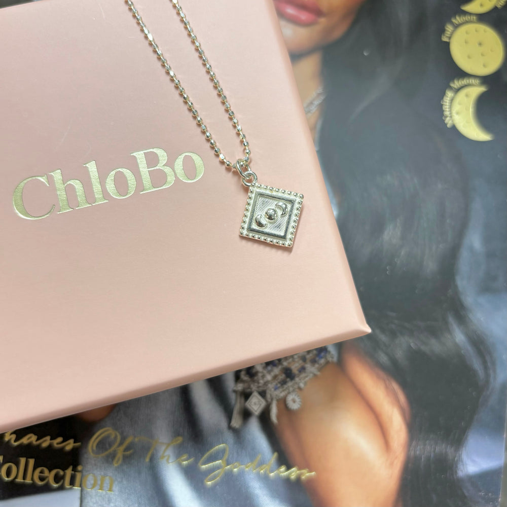 
            
                Load image into Gallery viewer, ChloBo | Diamond Cut Chain With Moon Magic Pendant
            
        