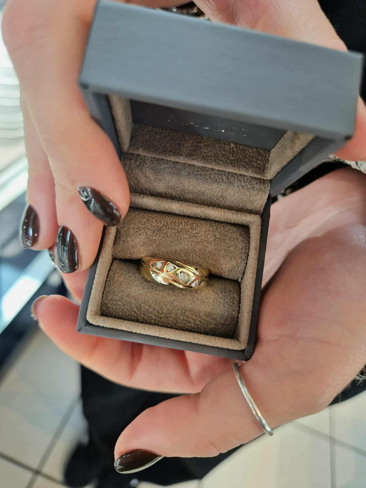 Pre Owned 9ct Yellow Gold Diamond Ring