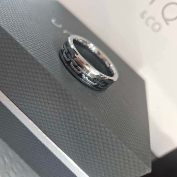 Unique & Co | Tungsten Carbide Ring with Black Carbon Fibre 7mm