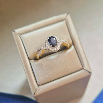 18ct Yellow Gold Oval Sapphire & Diamond Ring