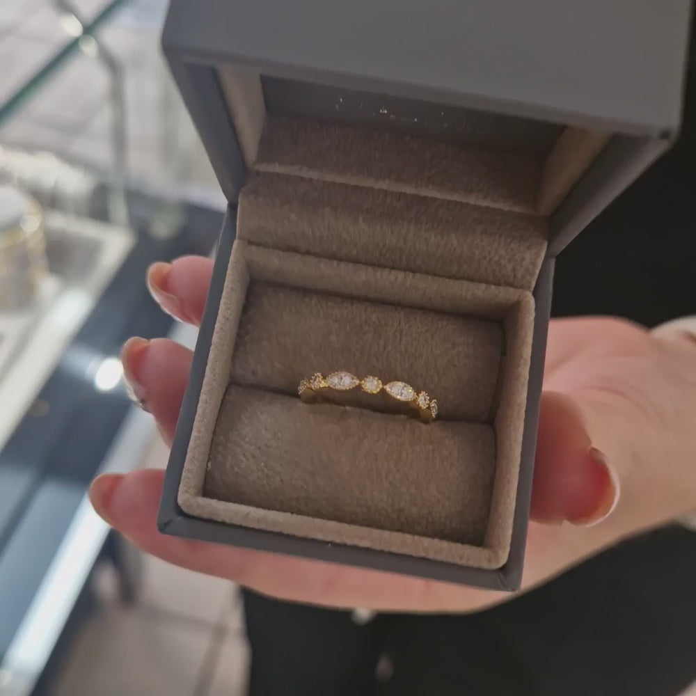 
            
                Load and play video in Gallery viewer, 18ct Yellow Gold &amp;amp; Diamond Ring
            
        