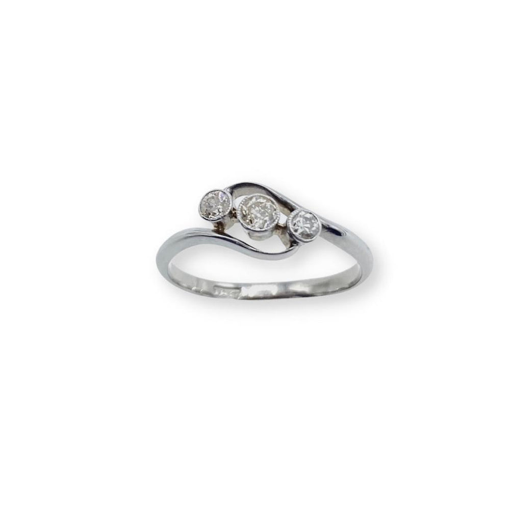 Pre Owned 18ct White Gold Diamond Ring.