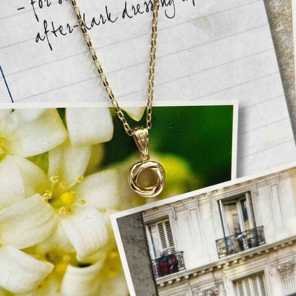 
            
                Load image into Gallery viewer, 9ct Yellow Gold Twist Knot Pendant On a Yellow Gold Diamond Cut Belcher Chain
            
        